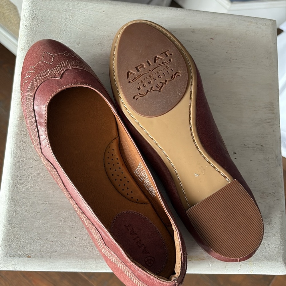 Ariat Women's Flats with Embroidered Detail - Picture 6 of 6